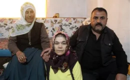 84 yaşındaki anne, zihinsel engelli kızına tek başına bakıyor