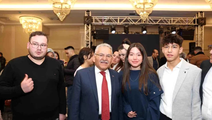 Kayseri Büyükşehir Belediye Başkanı Hunat Pasajı Esnafıyla Buluştu