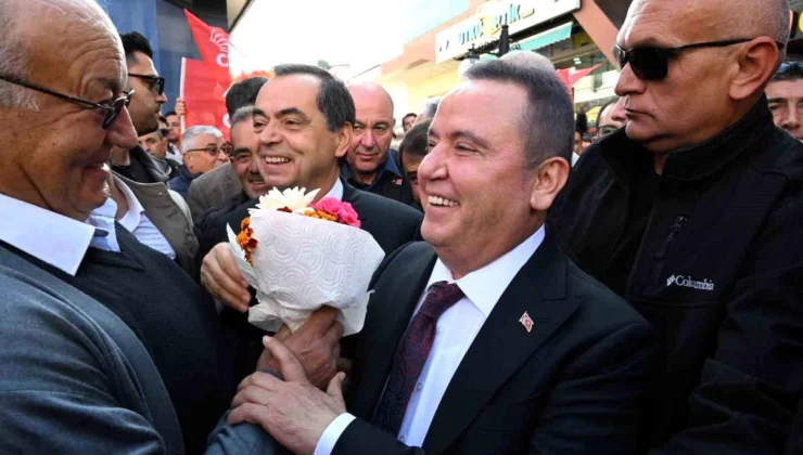 Antalya Büyükşehir Belediye Başkanı Muhittin Böcek, Gazipaşa Belediye Başkanı Mehmet Ali Yılmaz ile Seçim Koordinasyon Merkezi’nin açılışını yaptı
