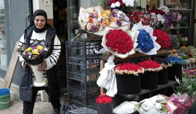 Bursa’da Sevgililer Günü öncesi çiçekçiler yoğun mesai yapıyor
