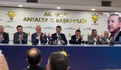 Antalya’da AK Parti’ye katılan 7 bin 841 üyeye rozetleri takıldı