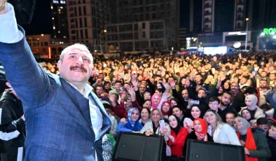 Bursa Büyükşehir Belediye Başkanı Alinur Aktaş Gençlerle Sahurda Buluştu