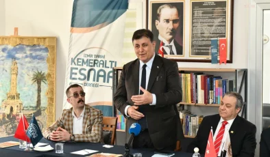 CHP İzmir Büyükşehir Belediye Başkan Adayı Dr. Cemil Tugay Kemeraltı Çarşısı’nda Esnafı Ziyaret Etti