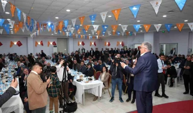Kayseri Büyükşehir Belediye Başkanı Dr. Memduh Büyükkılıç, Hacılar ilçesinde vatandaşlarla iftar sofrasında bir araya geldi