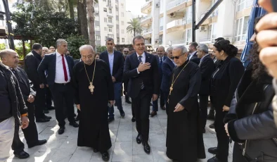 Mersin Büyükşehir Belediye Başkanı Vahap Seçer, Mersin Rum Ortodoks Kilisesi’ni ziyaret etti
