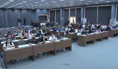 Mersin Büyükşehir Belediyesi Çocuk Meclisi 1. Dönem Toplantısını Gerçekleştirdi