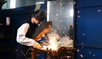 Antalya OSB’de Kadın İstihdamını Artırmak İçin Çelik Kaynakçılığı Kursu Başlatıldı