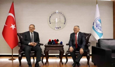 Bakan Özhaseki, Kayseri Büyükşehir Belediye Başkanı Dr. Memduh Büyükkılıç’ı ziyaret etti