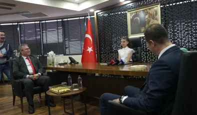 Balıkesir Büyükşehir Belediye Başkanı Ahmet Akın, 23 Nisan’da Koltuğunu Çocuklara Emanet Etti