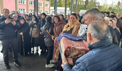 Solingen’de Yangında Hayatını Kaybeden Türk Kökenli Bulgaristan Vatandaşları İçin Cenaze Töreni Düzenlendi