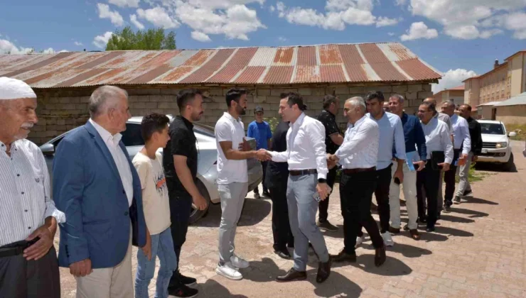 Hakkari Vali Yardımcısı ve İl Özel İdaresi Genel Sekreteri Köyleri Ziyaret Etti