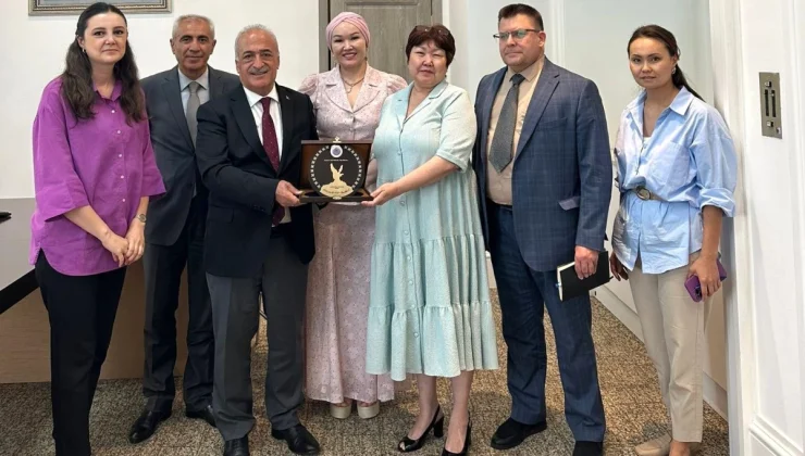 Atatürk Üniversitesi Rektörü Prof. Dr. Ömer Çomaklı, Kazakistan’da Üniversitelerle İş Birliği Protokolleri İmzaladı