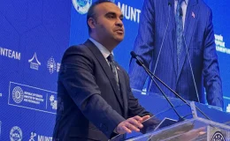 Bakan Kacır: Türkiye, küresel belirsizliklerin üstesinden başarıyla geliyor