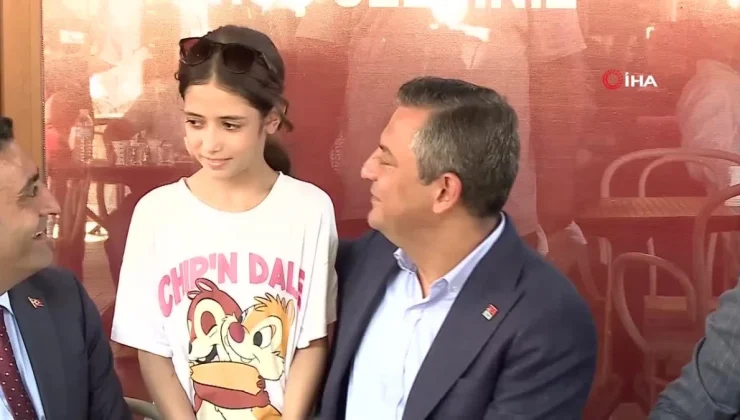 CHP Genel Başkanı Özgür Özel Beyoğlu Emekli Evi’ni ziyaret etti