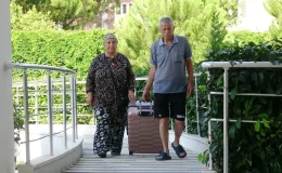 Emekliler Antalya’da ücretsiz konaklama imkanından yararlanıyor