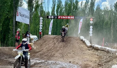 Tunceli’de düzenlenen MotoFest’te motorcuların yarışları nefes kesti