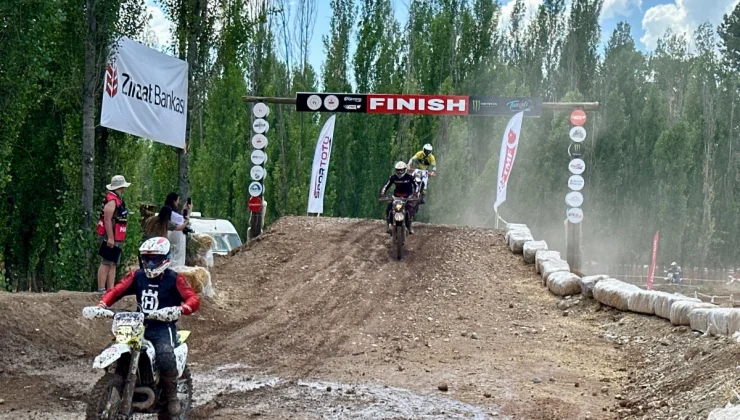 Tunceli’de düzenlenen MotoFest’te motorcuların yarışları nefes kesti