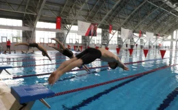 Van’da Binlerce Öğrenciye Ücretsiz Yüzme Eğitimi Veriliyor