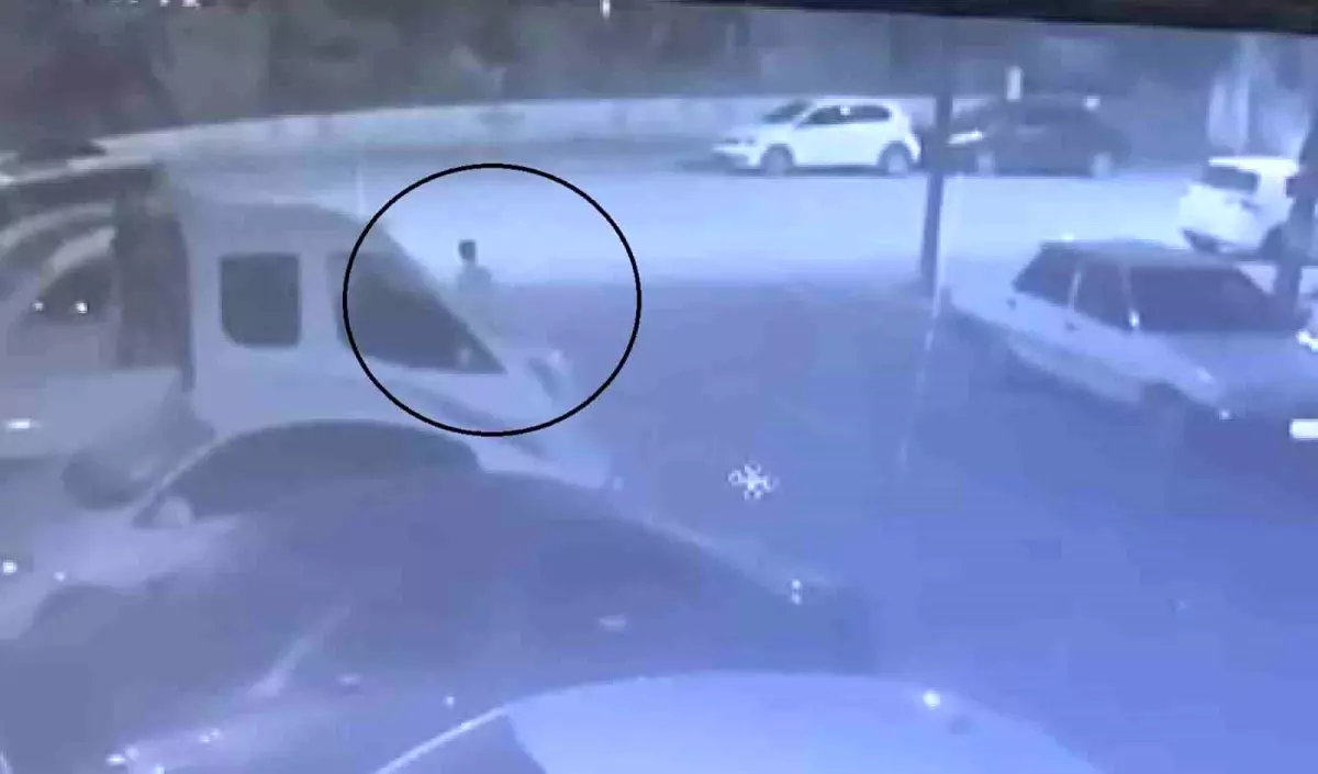 Hatay’da Otomobil Kontrolden Çıkarak Park Halindeki Araçlara Çarptı