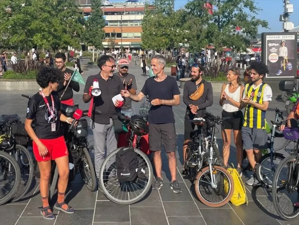 İklim Aktivistleri Paris’ten Bakü’ye Bisiklet Sürüyor