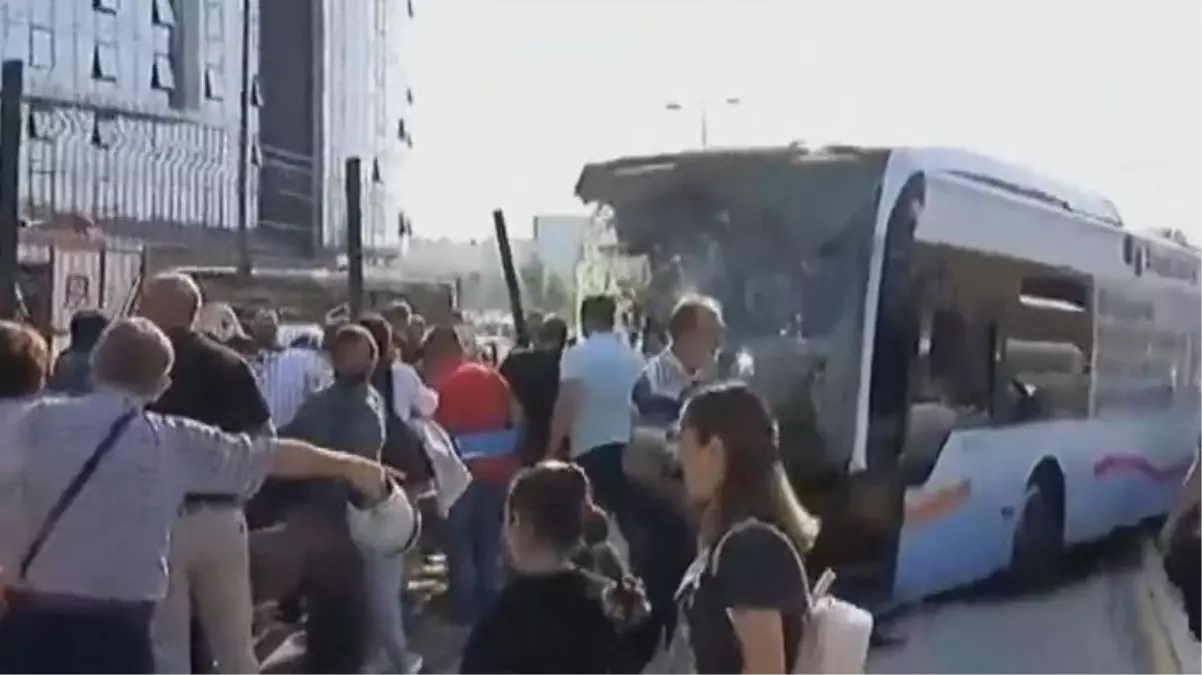 İstanbul’da metrobüs kazası! 3’ü ağır 10 yaralı