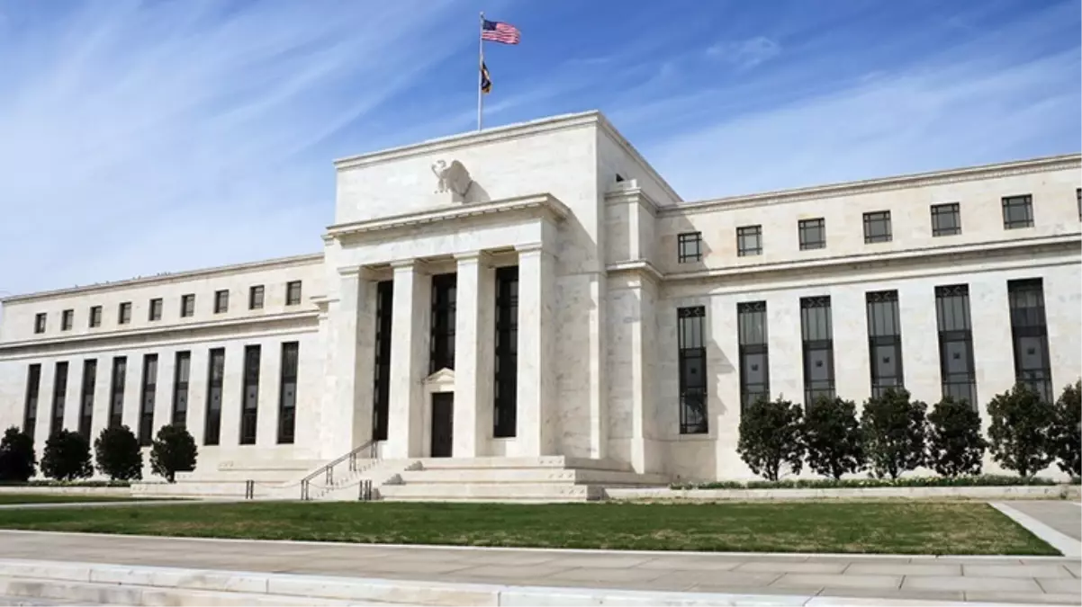 ABD Merkez Bankası FED, faizi yüzde 5,5 seviyesinden 50 baz puan indirerek yüzde 5’e çekti.