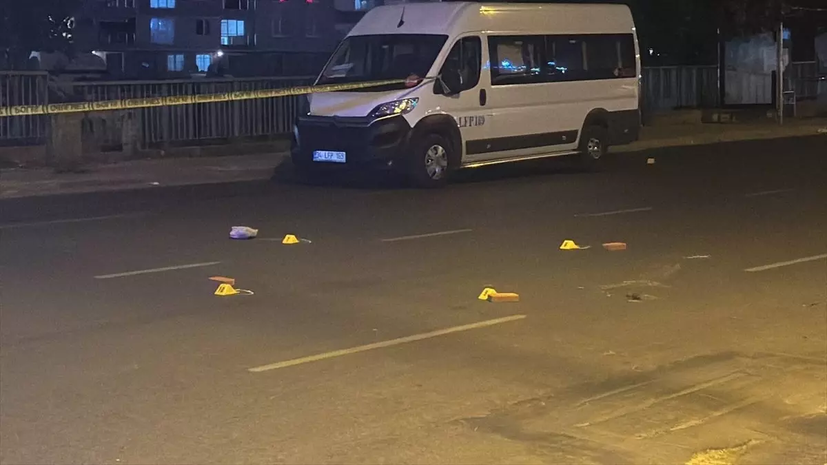 Esenyurt’ta Silahlı Kavga: 3 Yaralı